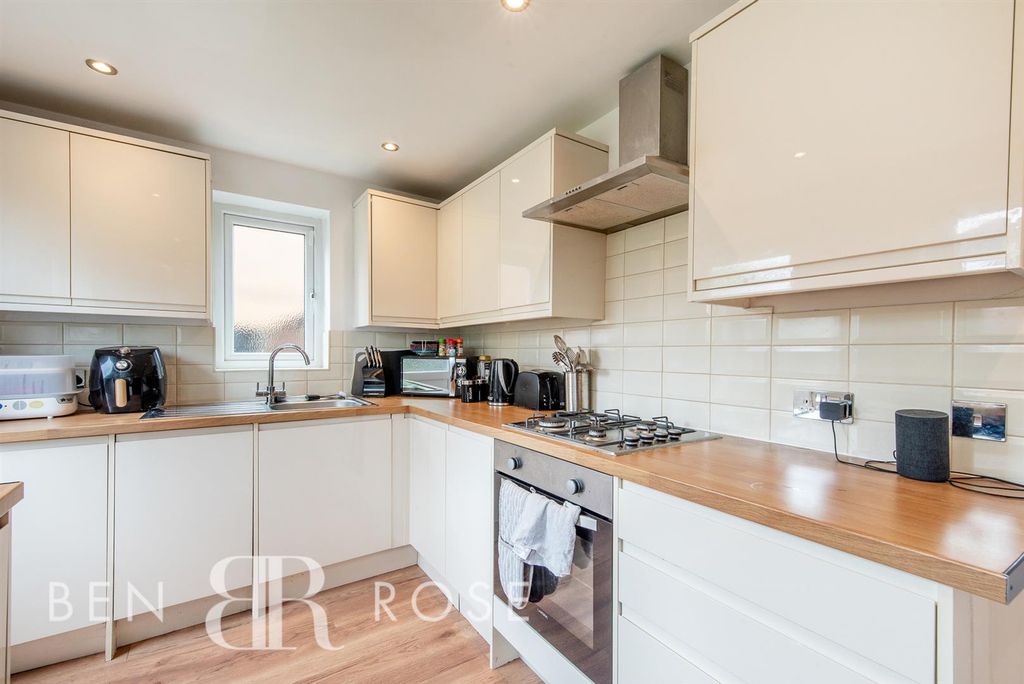 Property photo 3 of 15 Kitchen/Breakfast Room