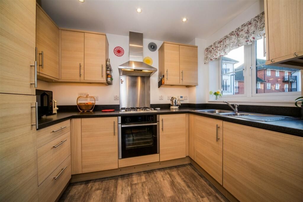 Additional image 6 of 2 bed flat for saleAlbion Way, Edenbridge TN8