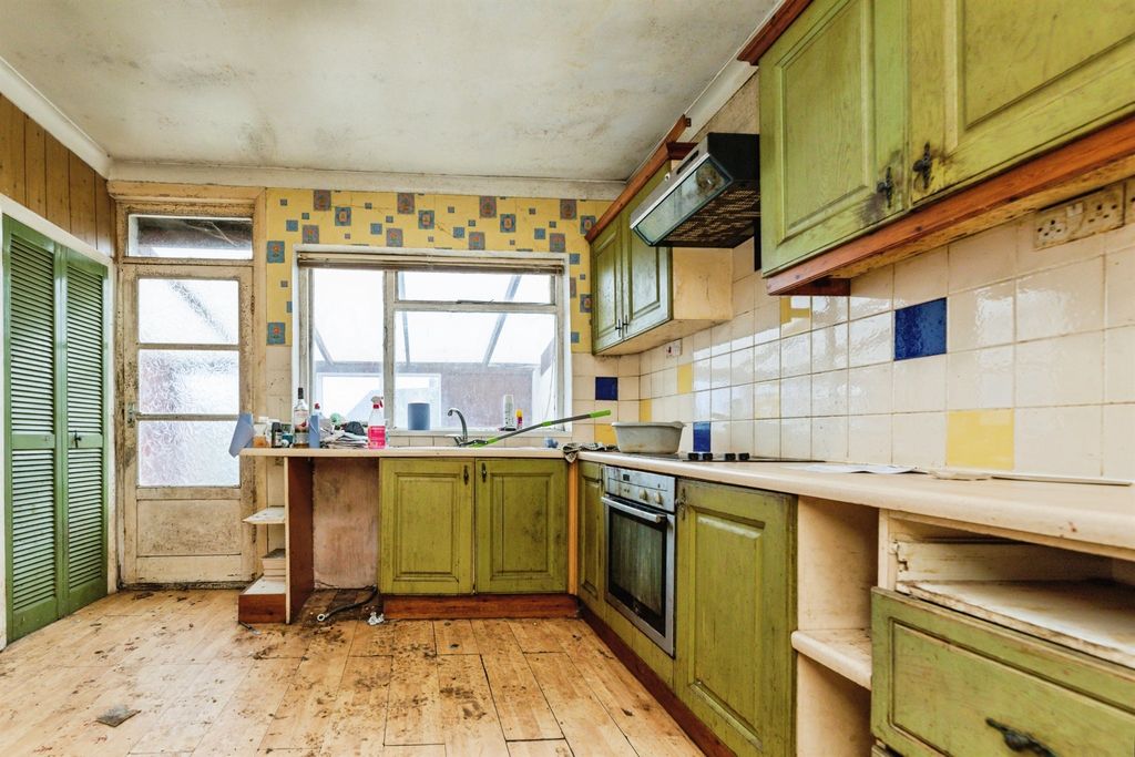 Property photo 3 of 18