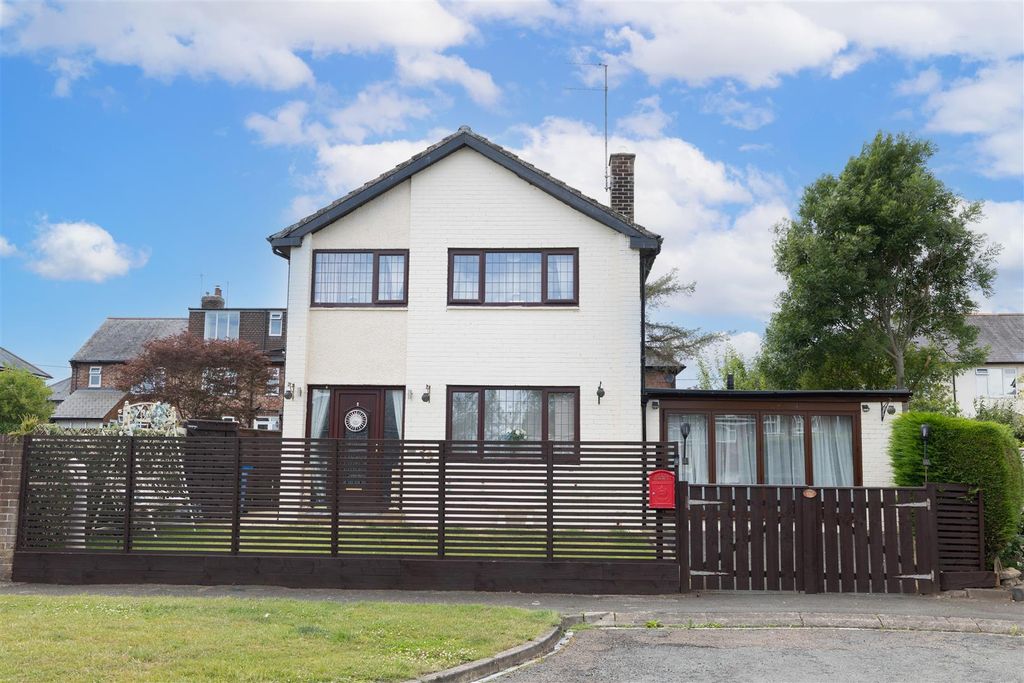 Property photo 1 of 20 Front External