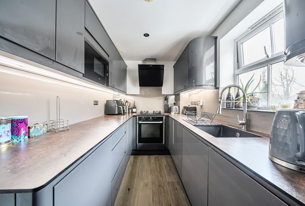 Property photo 3 of 13 1435110-4-69Ca786...