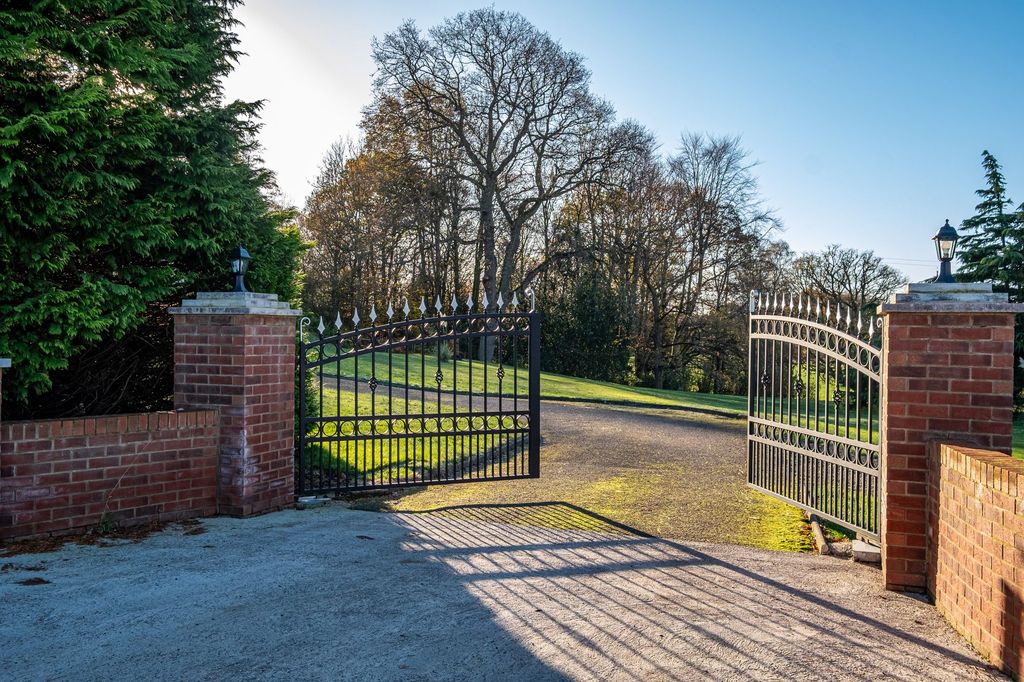 Property photo 2 of 52