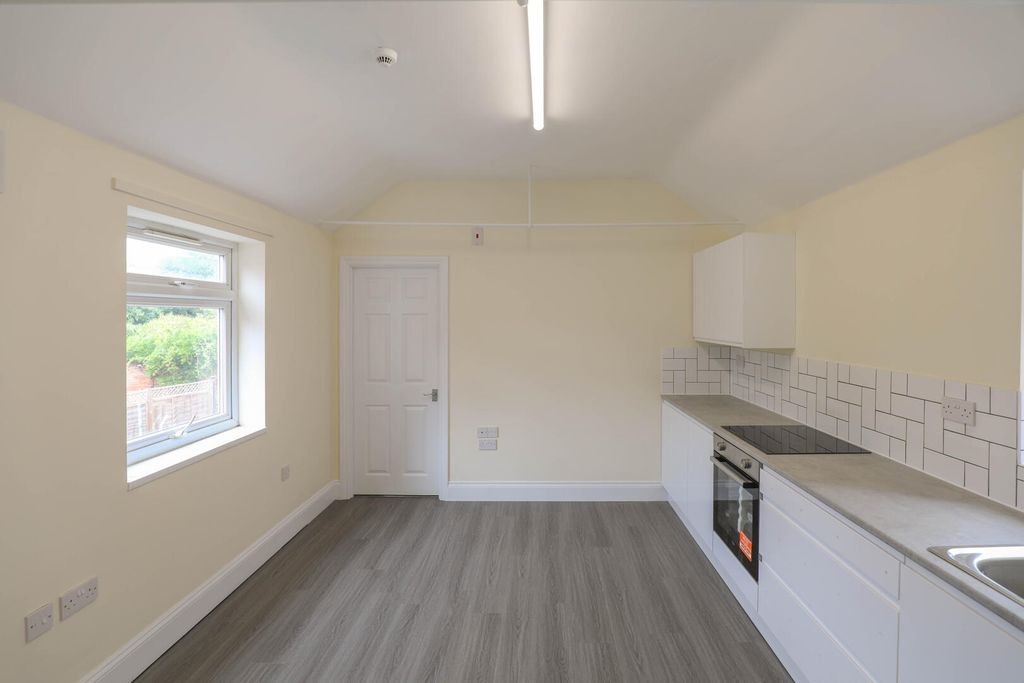 Property photo 2 of 6 Kitchen