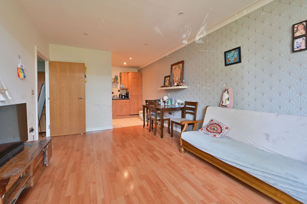 Property photo 3 of 11