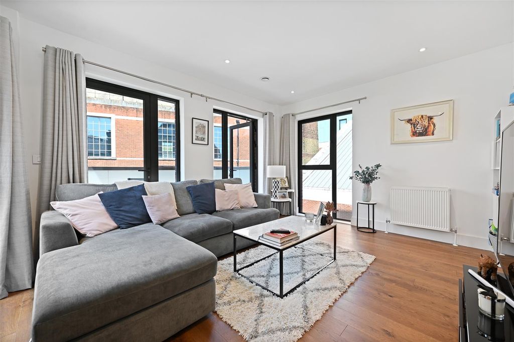 Property photo 1 of 12 Ar - Dauphine House10.Jpg