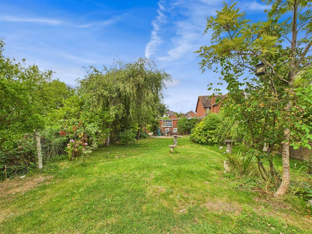 Property photo 2 of 15 Cam04907G0-Pr0287-Still026.Jpg