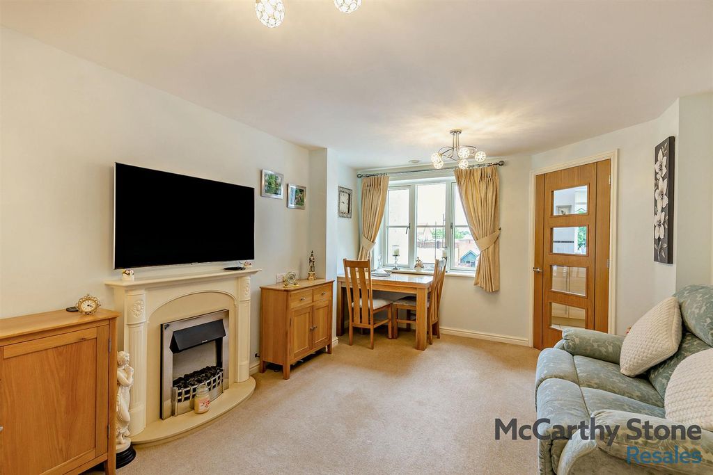 Property photo 2 of 25 8695753-Interior12-800.Jpg