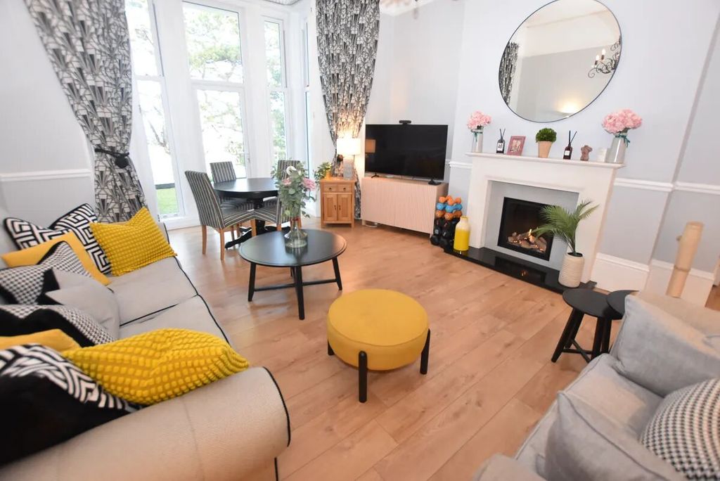 Property photo 2 of 17 Picture 2