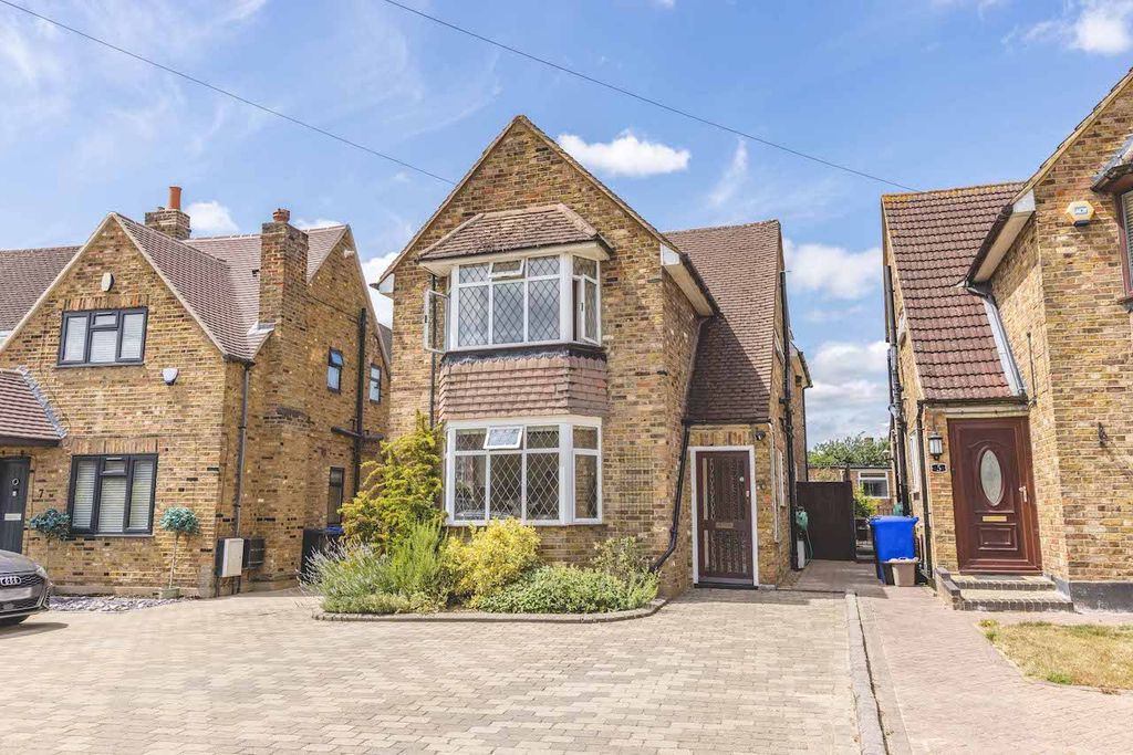 Property photo 1 of 32