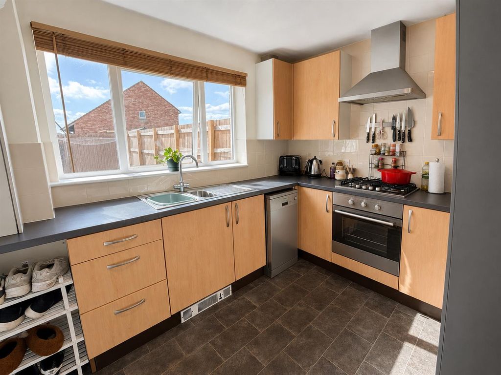 Property photo 3 of 8 Kitchen 2.Png