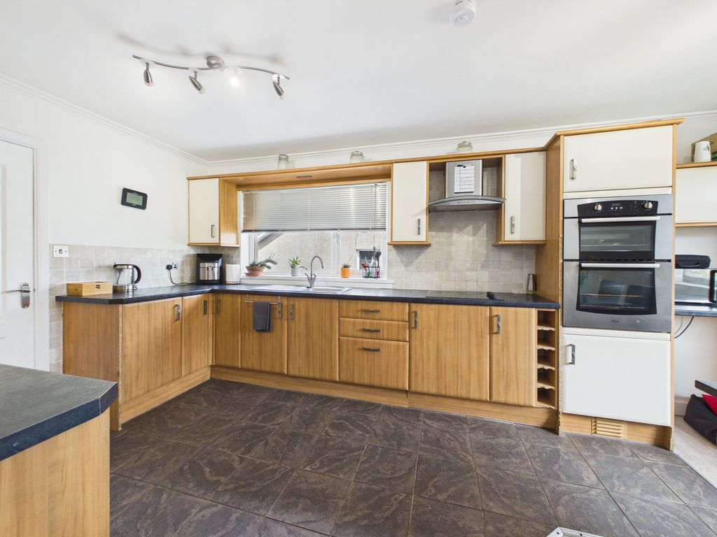 Property photo 3 of 14 Kitchen