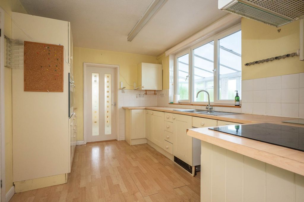 Property photo 3 of 32