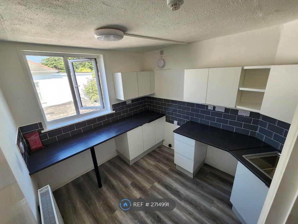 Property photo 3 of 13 Kitchen