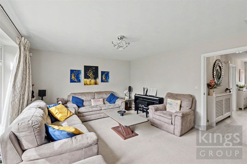 Property photo 2 of 16 Lounge