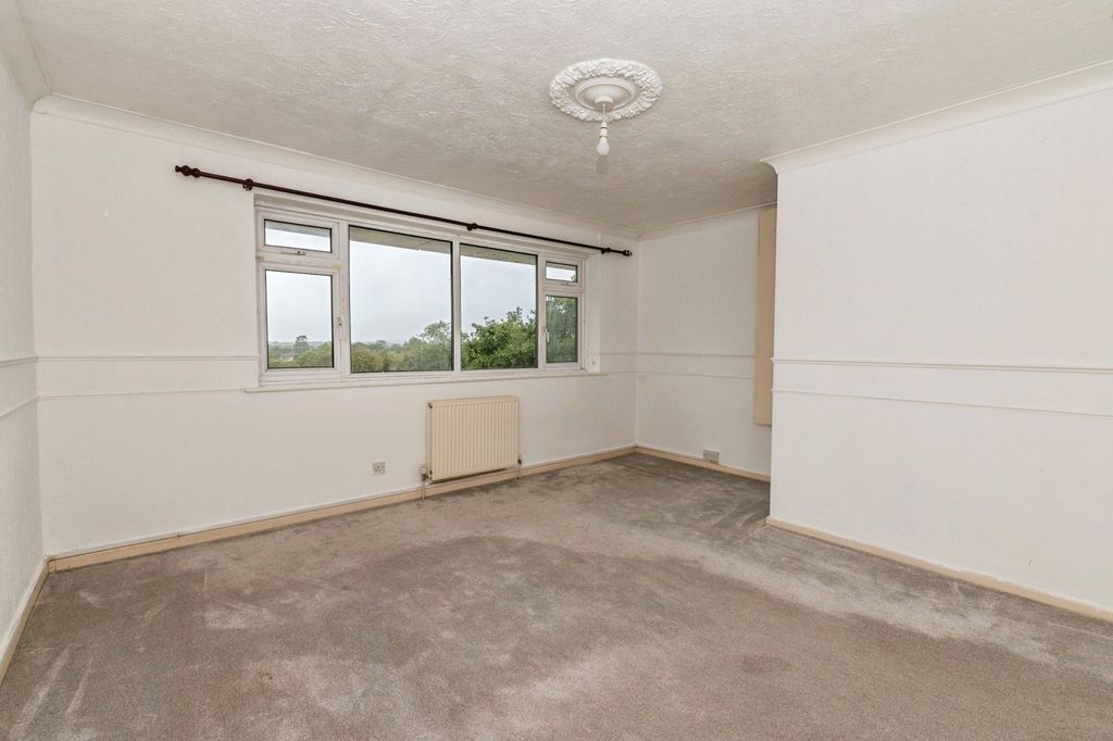 Property photo 2 of 14 Bed 1