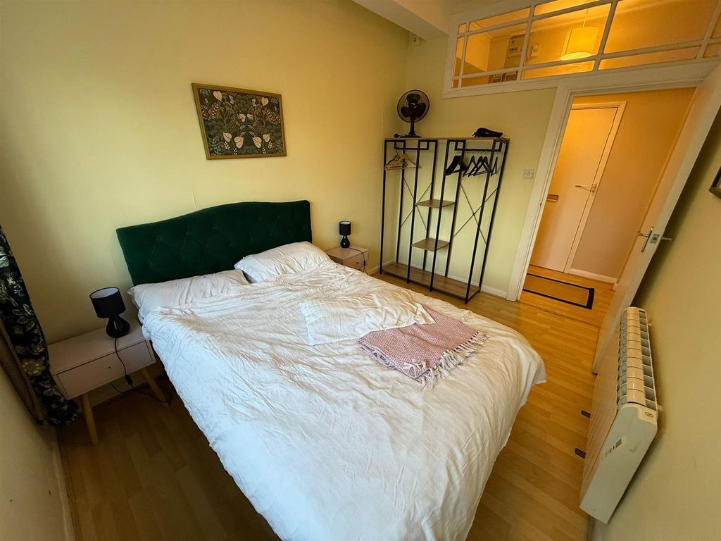 Property photo 1 of 11 Bedroom