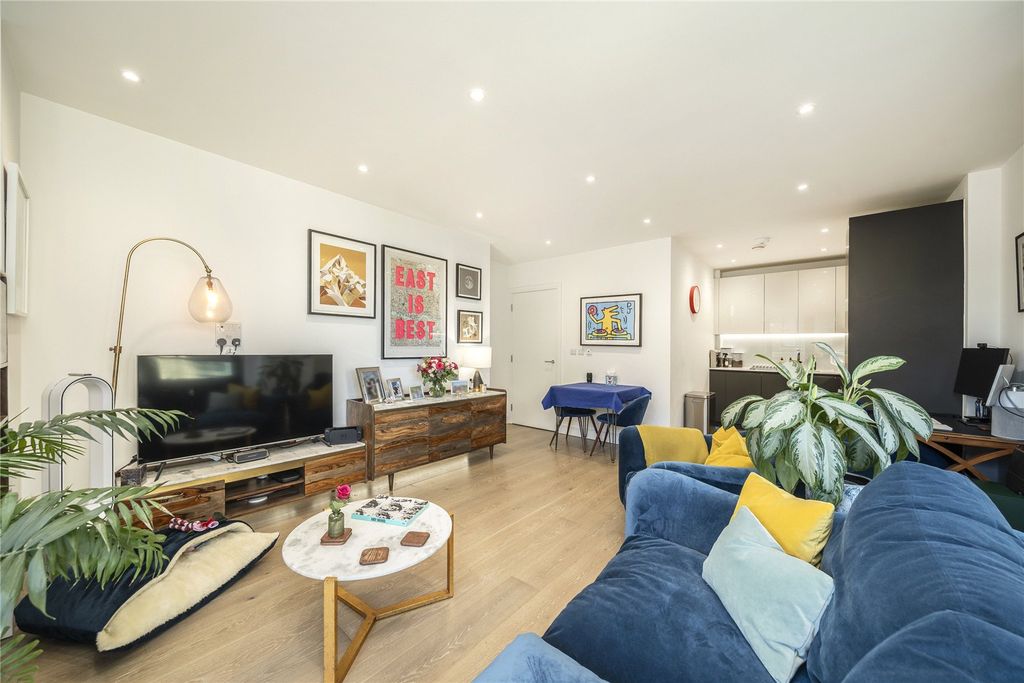 Property photo 2 of 11 Reception