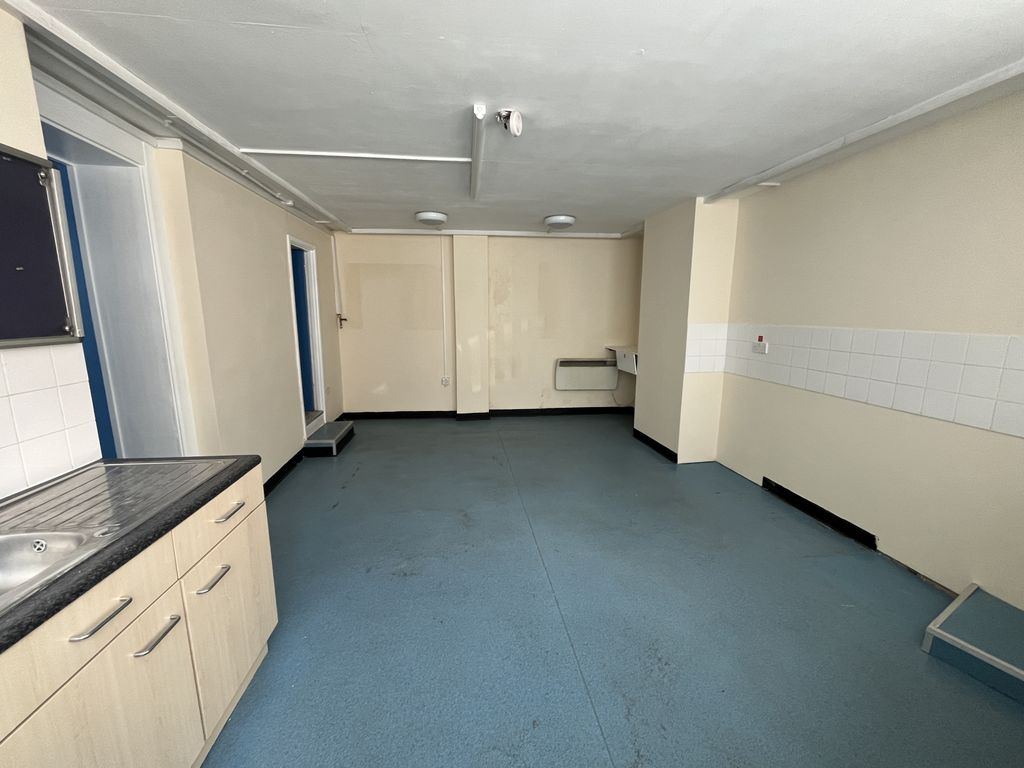 Property photo 3 of 8 Gallery