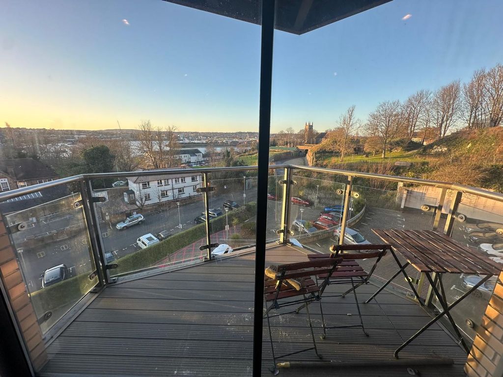 Property photo 2 of 8