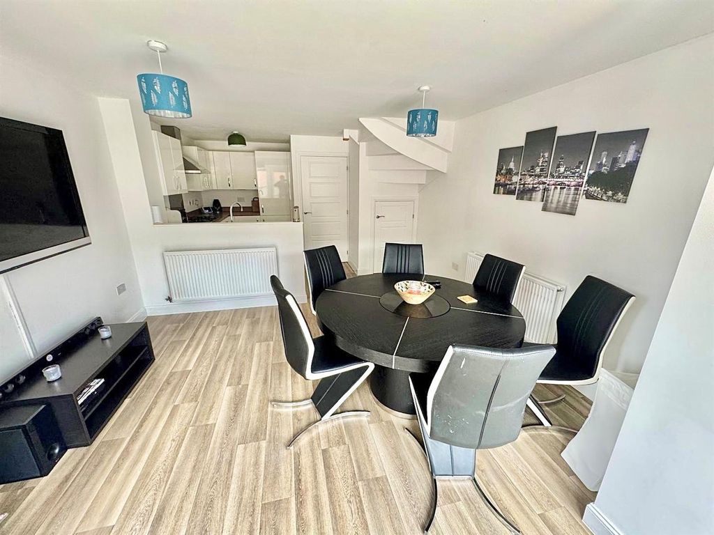 Property photo 2 of 22 Dining 1.Jpg