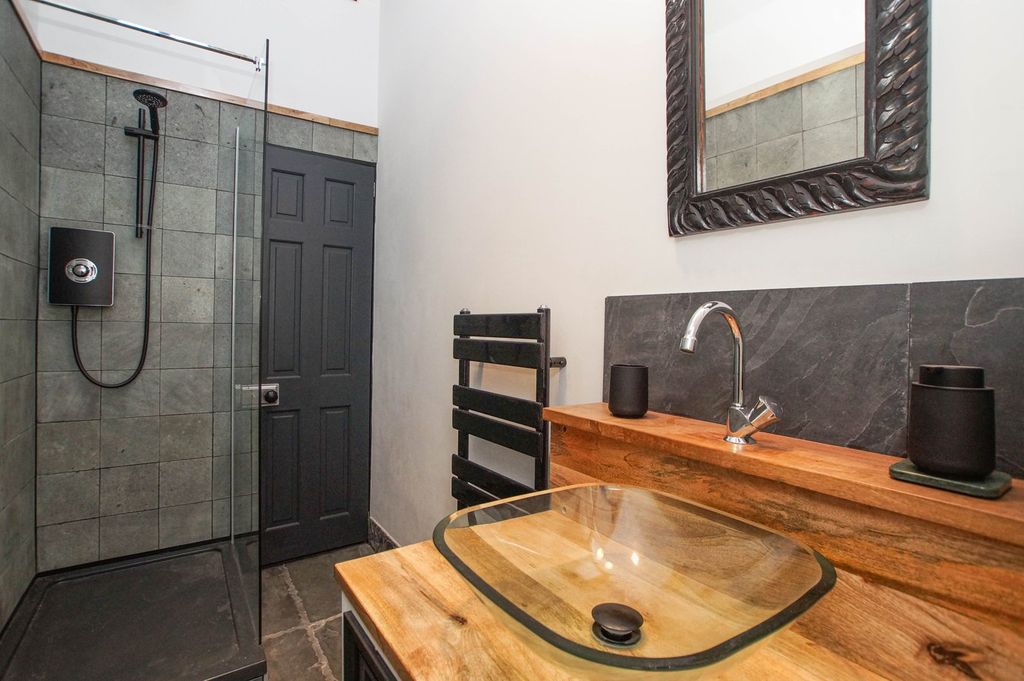 Property photo 3 of 21 Shower Room