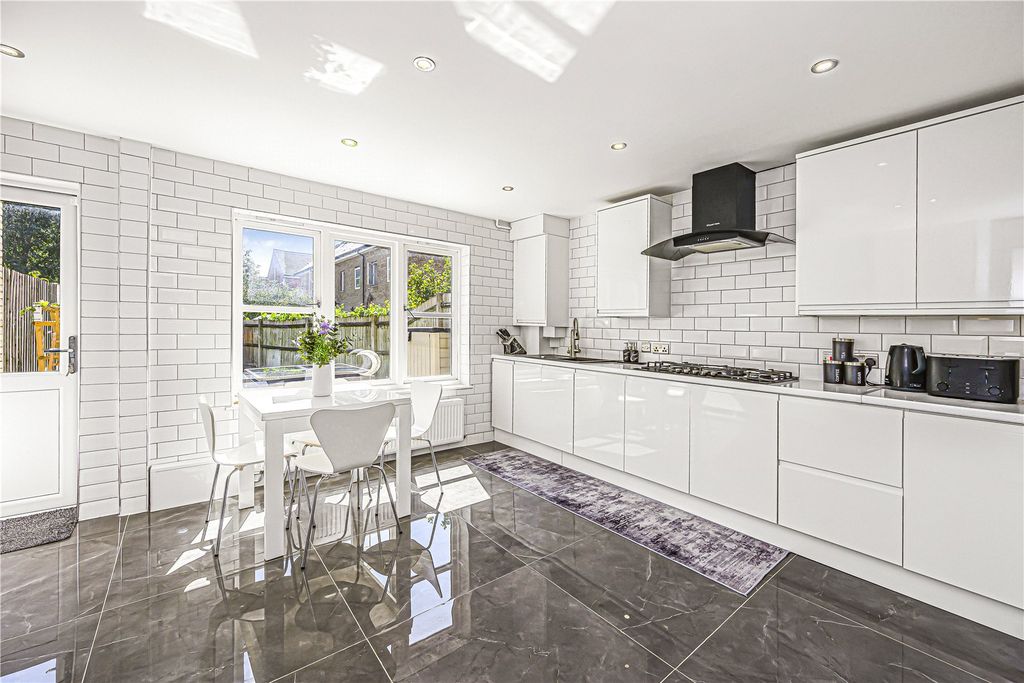 Property photo 3 of 15 Kitchen/Diner