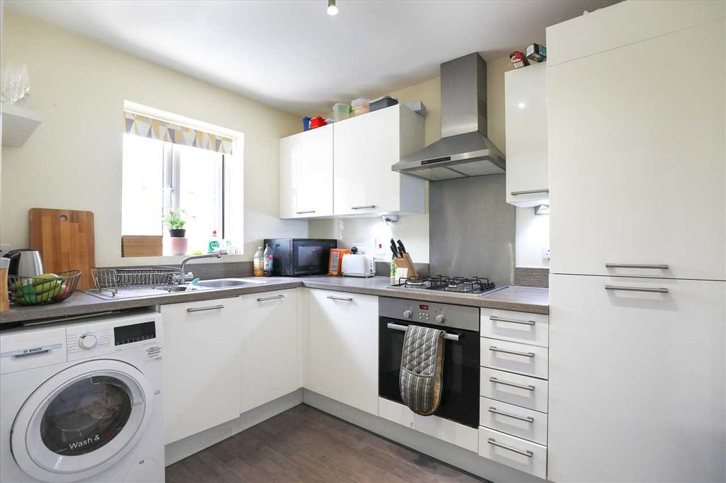 Property photo 3 of 11 Kitchen