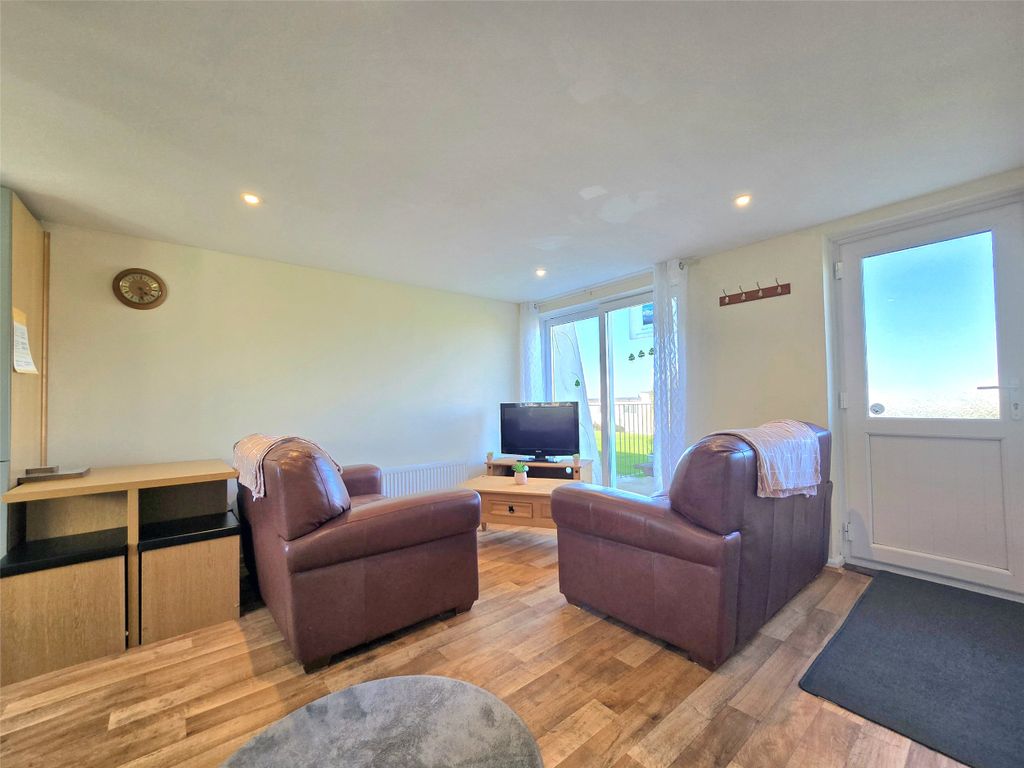 Property photo 2 of 11 Picture No. 24