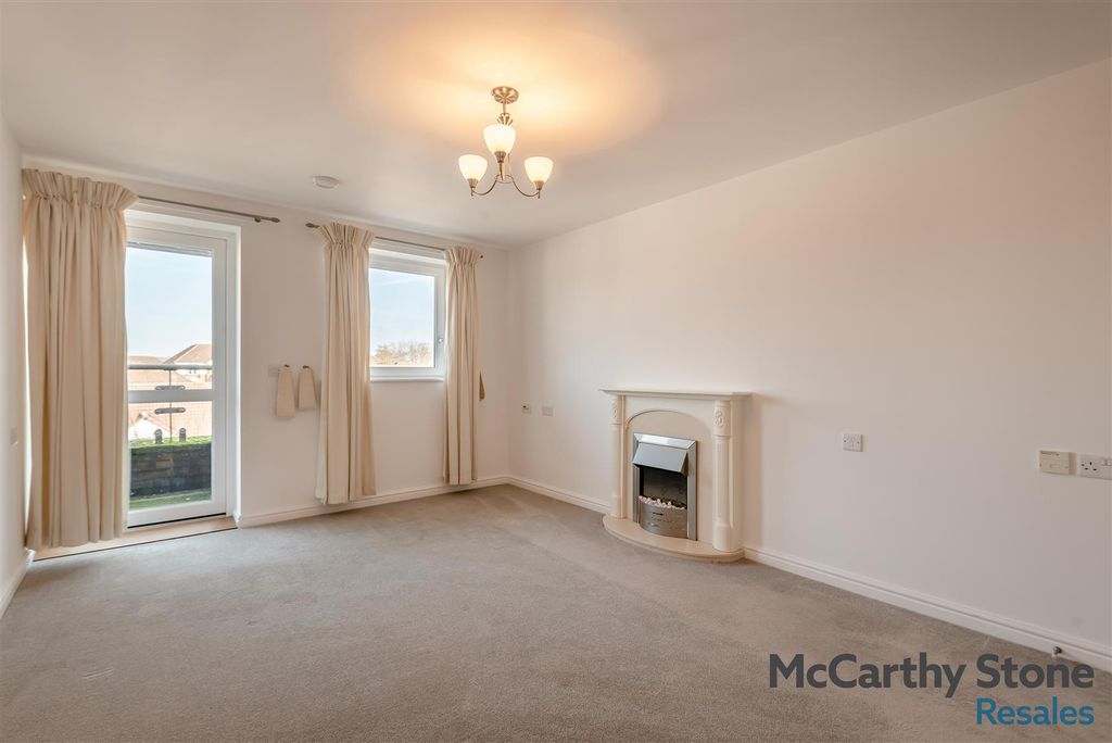 Property photo 2 of 31 8679993-Interior13.Jpg