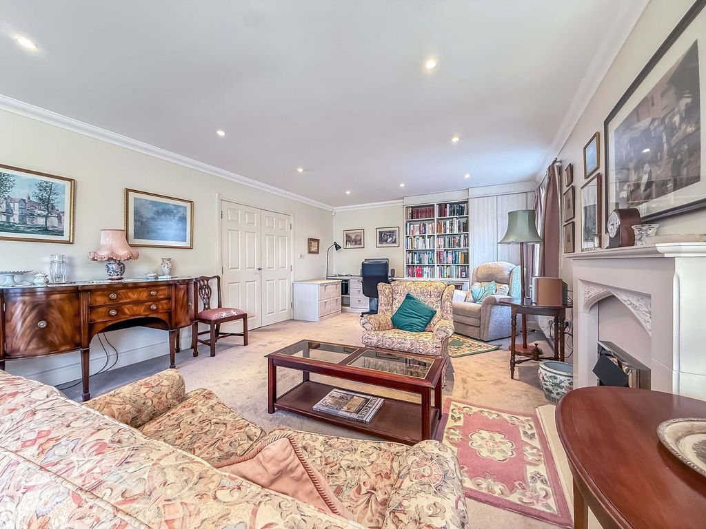 Property photo 2 of 23