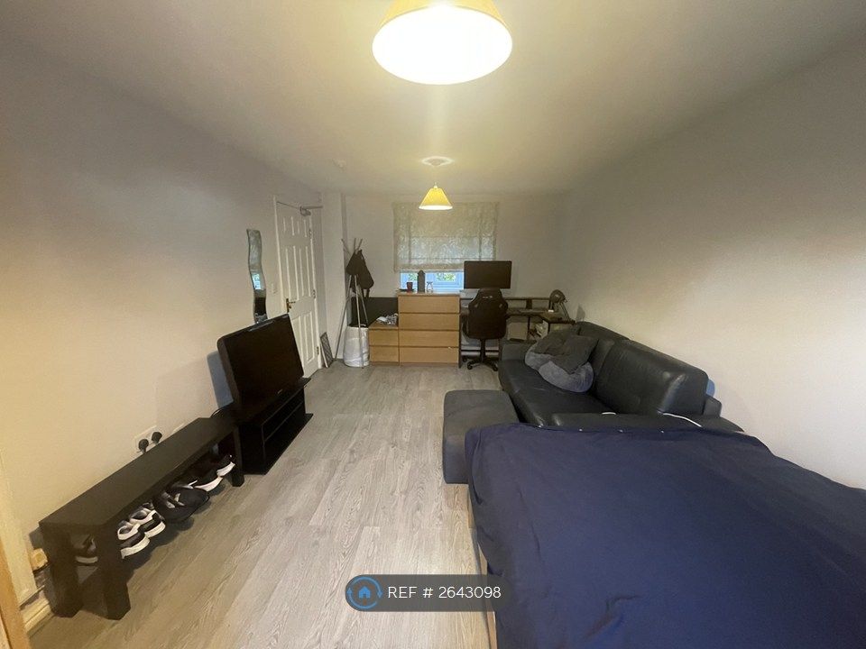 Property photo 2 of 10 Spacious Room