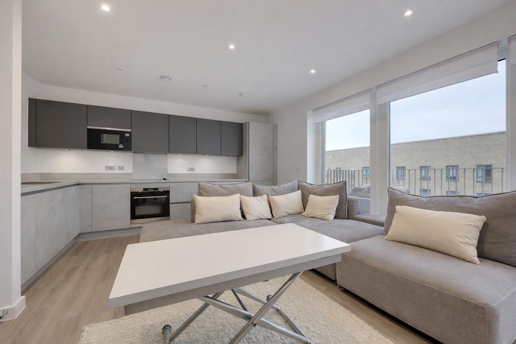 Property photo 3 of 11