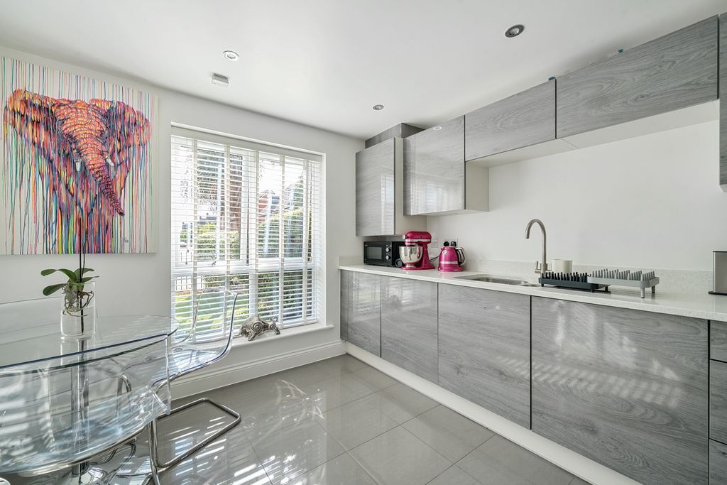 Property photo 3 of 17 Kitchen Dining Room