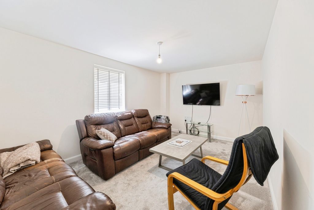 Property photo 3 of 16 Image 2