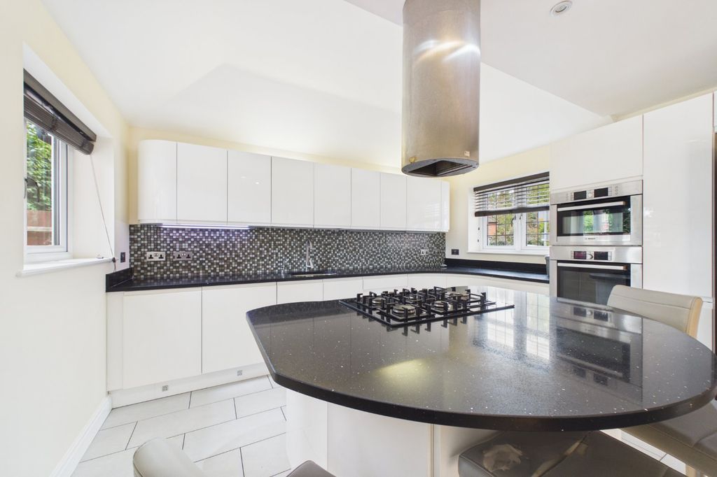 Property photo 3 of 16 Picture No. 06