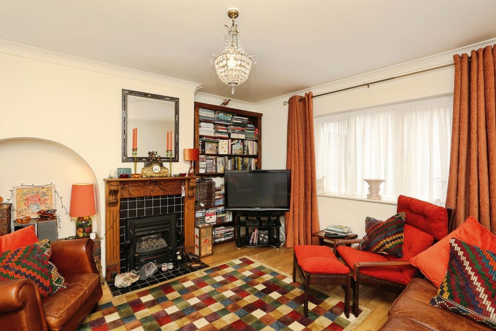 Property photo 2 of 20