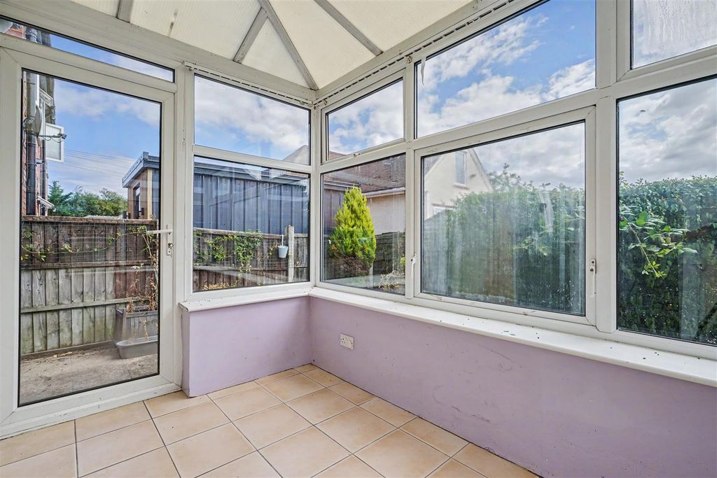 Property photo 3 of 13 Conservatory.Jpeg