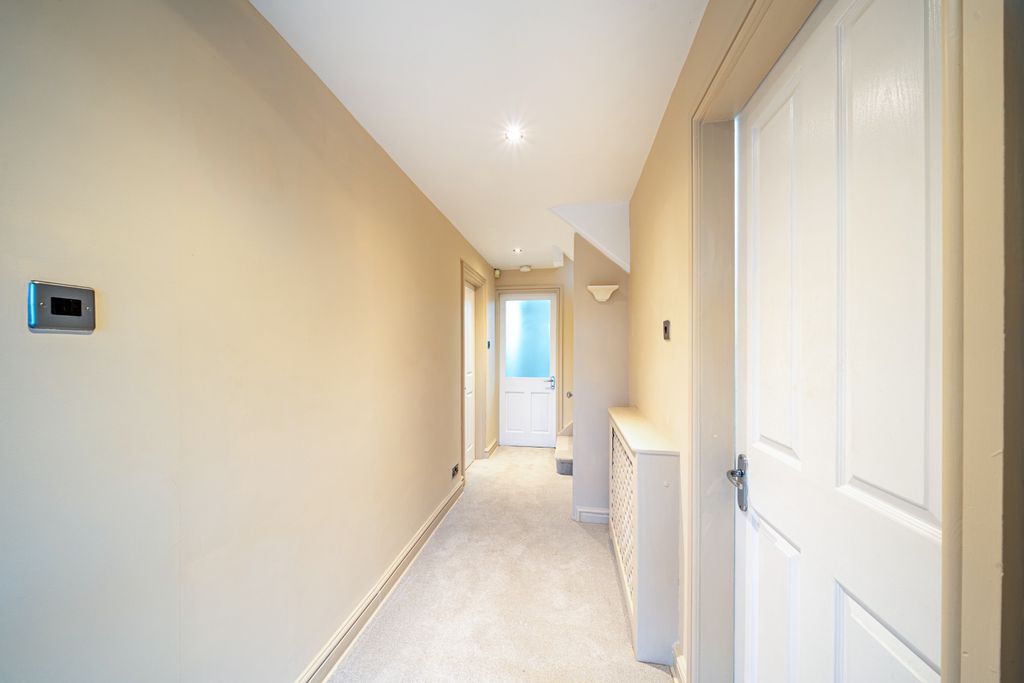 Property photo 2 of 27