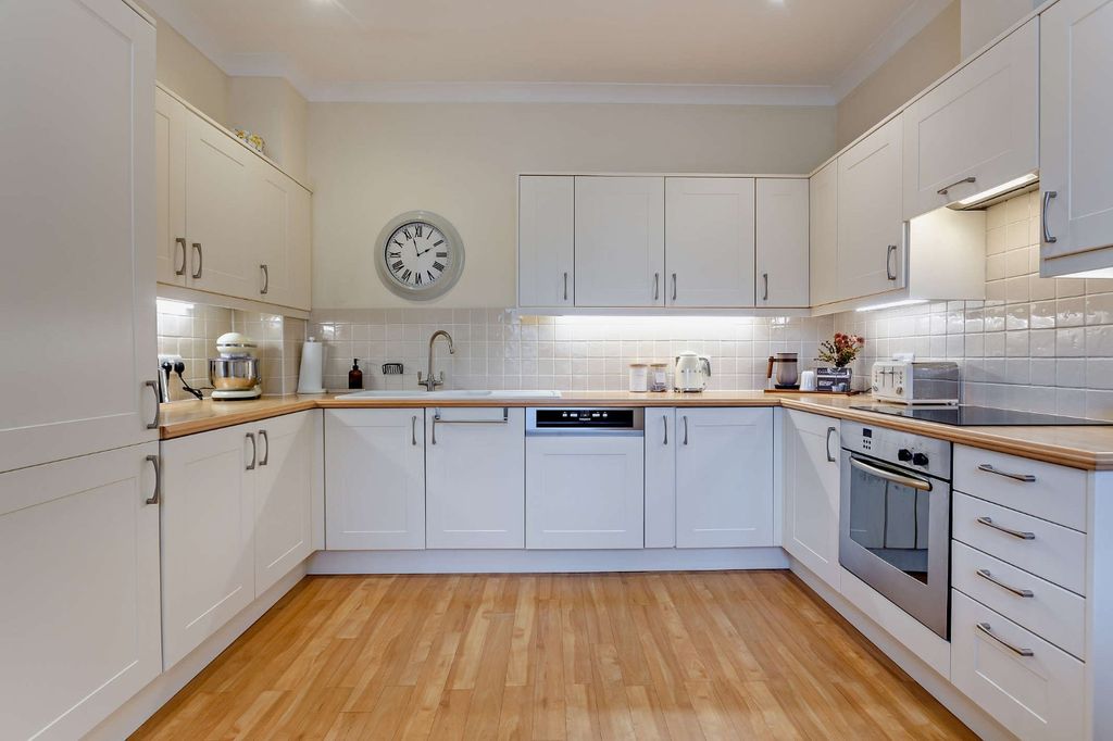 Property photo 2 of 18 Picture No. 36