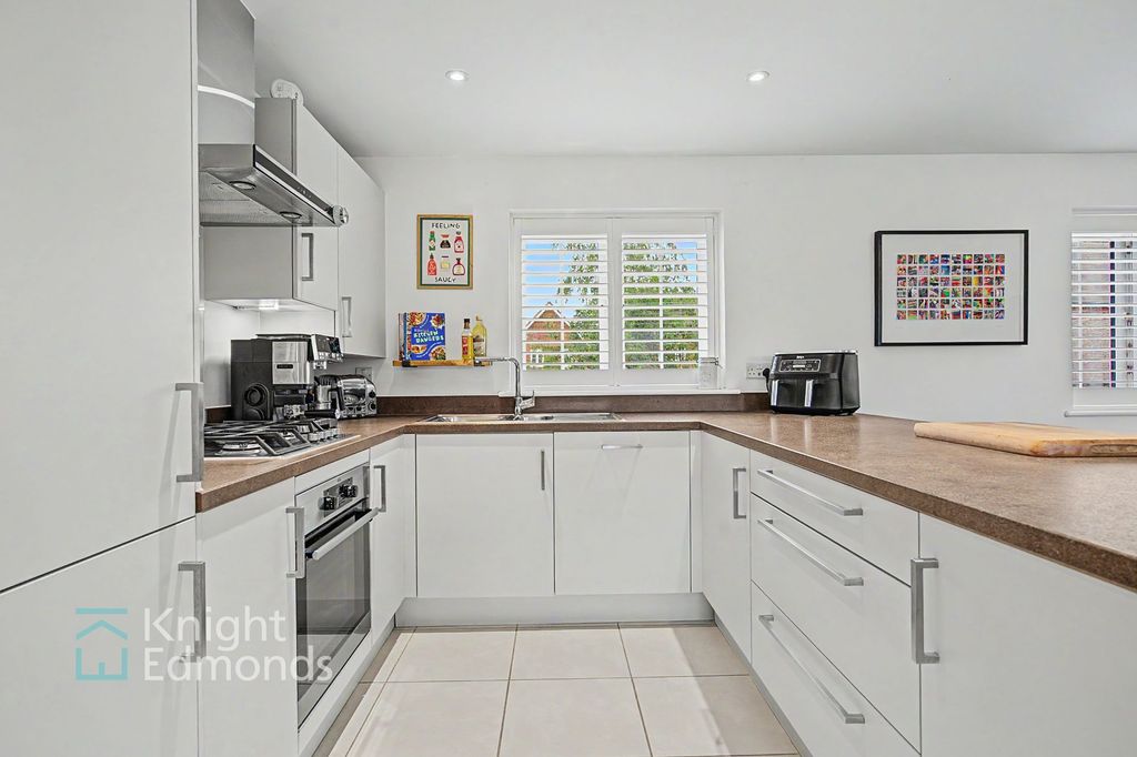 Property photo 2 of 14 Kitchen