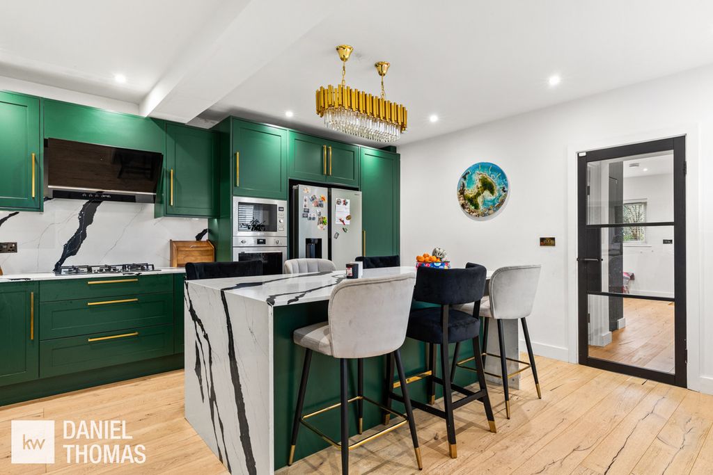 Property photo 2 of 30