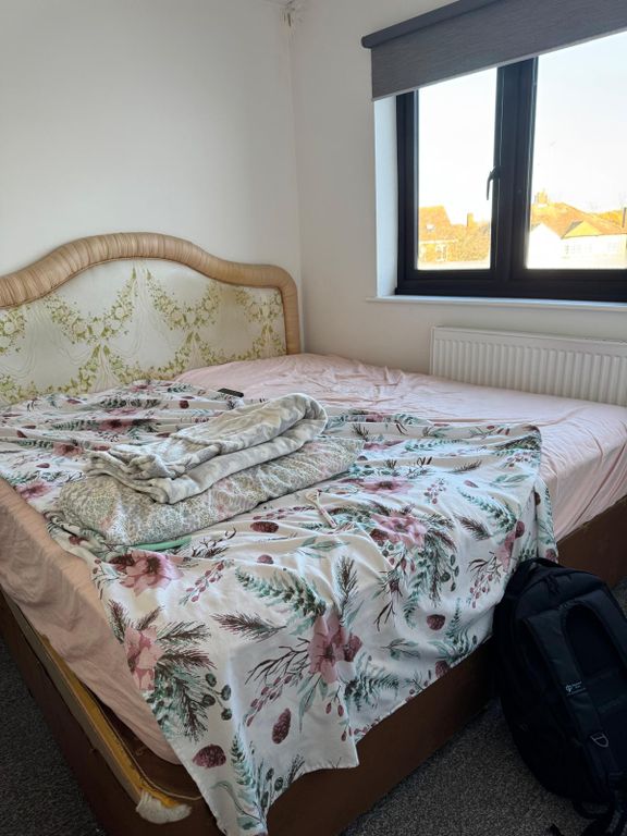 Property photo 1 of 4 Double Bedroom Close To Chigwel Station- Â£700 Pcm