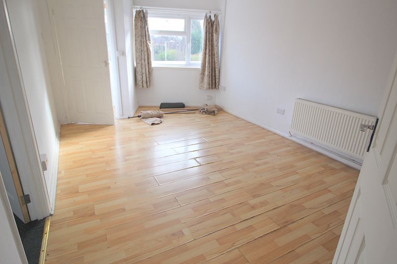 Property photo 3 of 7 Photo 7