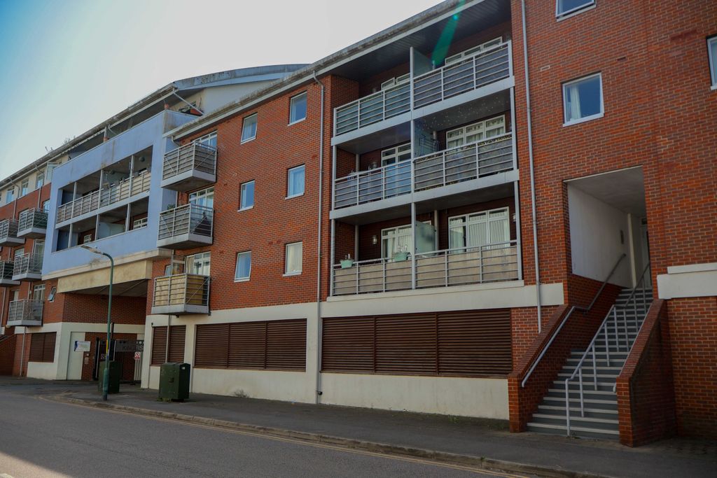 Property photo 1 of 31
