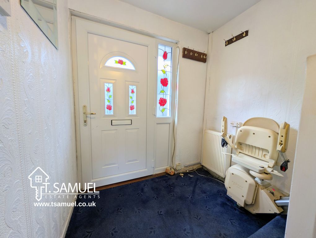 Property photo 2 of 28 Hallway