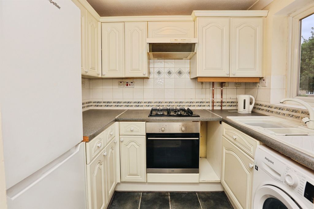 Property photo 3 of 12