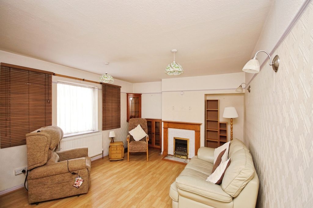 Property photo 2 of 17 Photo