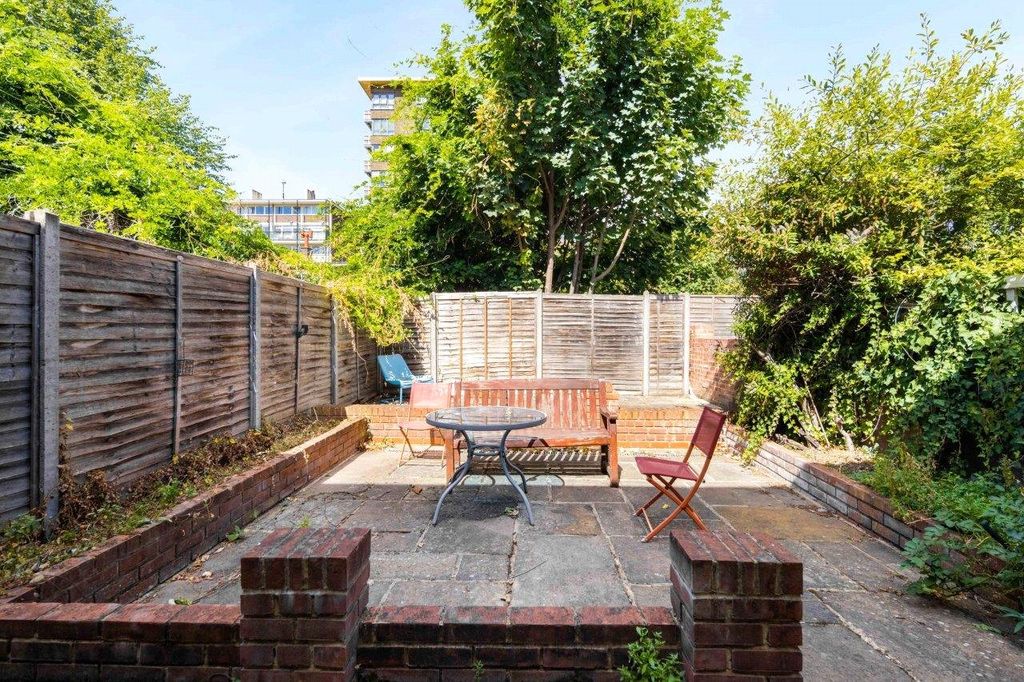 Property photo 2 of 17 Garden