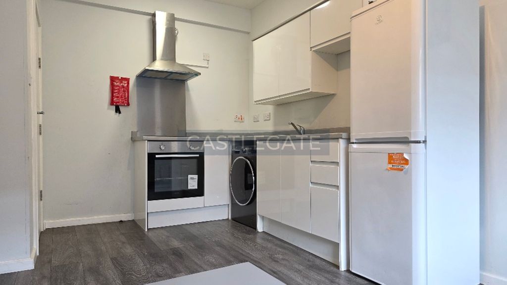 Property photo 2 of 12 Science House, Flat 7, 9 Bath Street, Huddersfield, HD1 5Bq