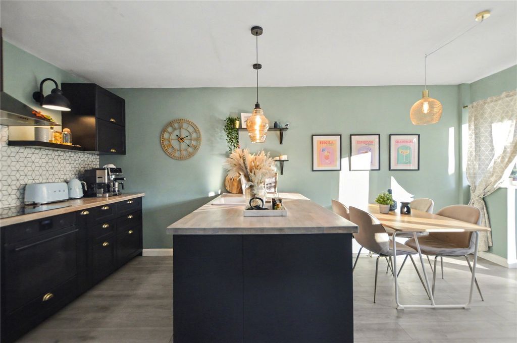 Property photo 3 of 19 Picture No. 06